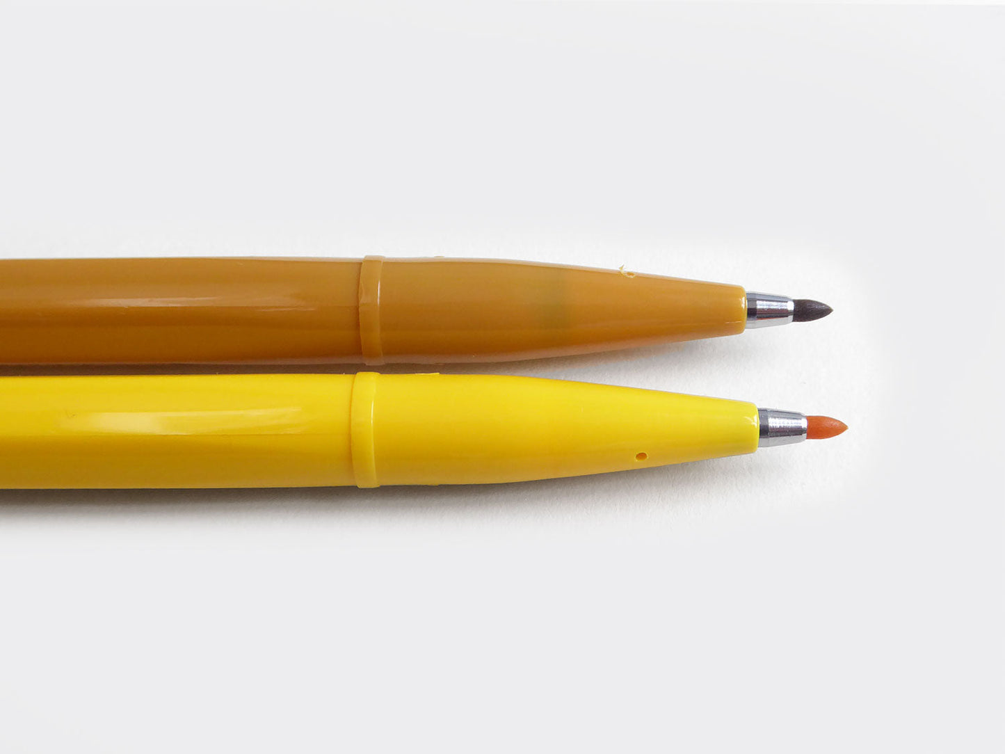 Fiber-Tip Drawing Pen Set (12 Colors)