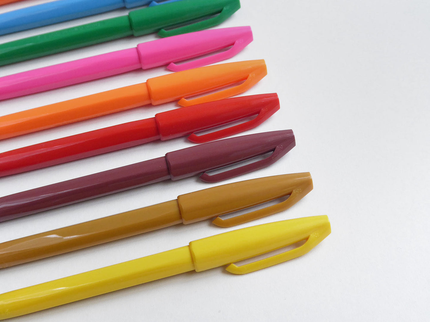 Fiber-Tip Drawing Pen Set (12 Colors)
